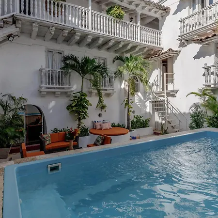 Hotel Bololá 3*