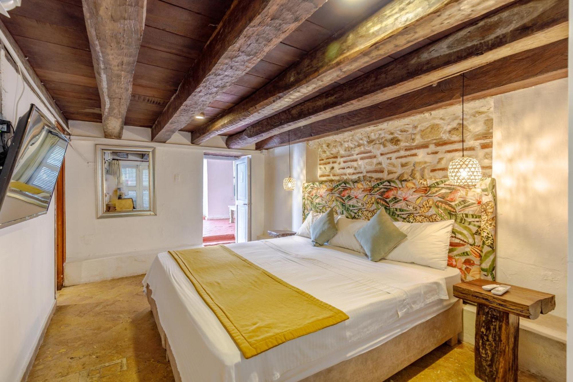 Hotel Bololá 3*