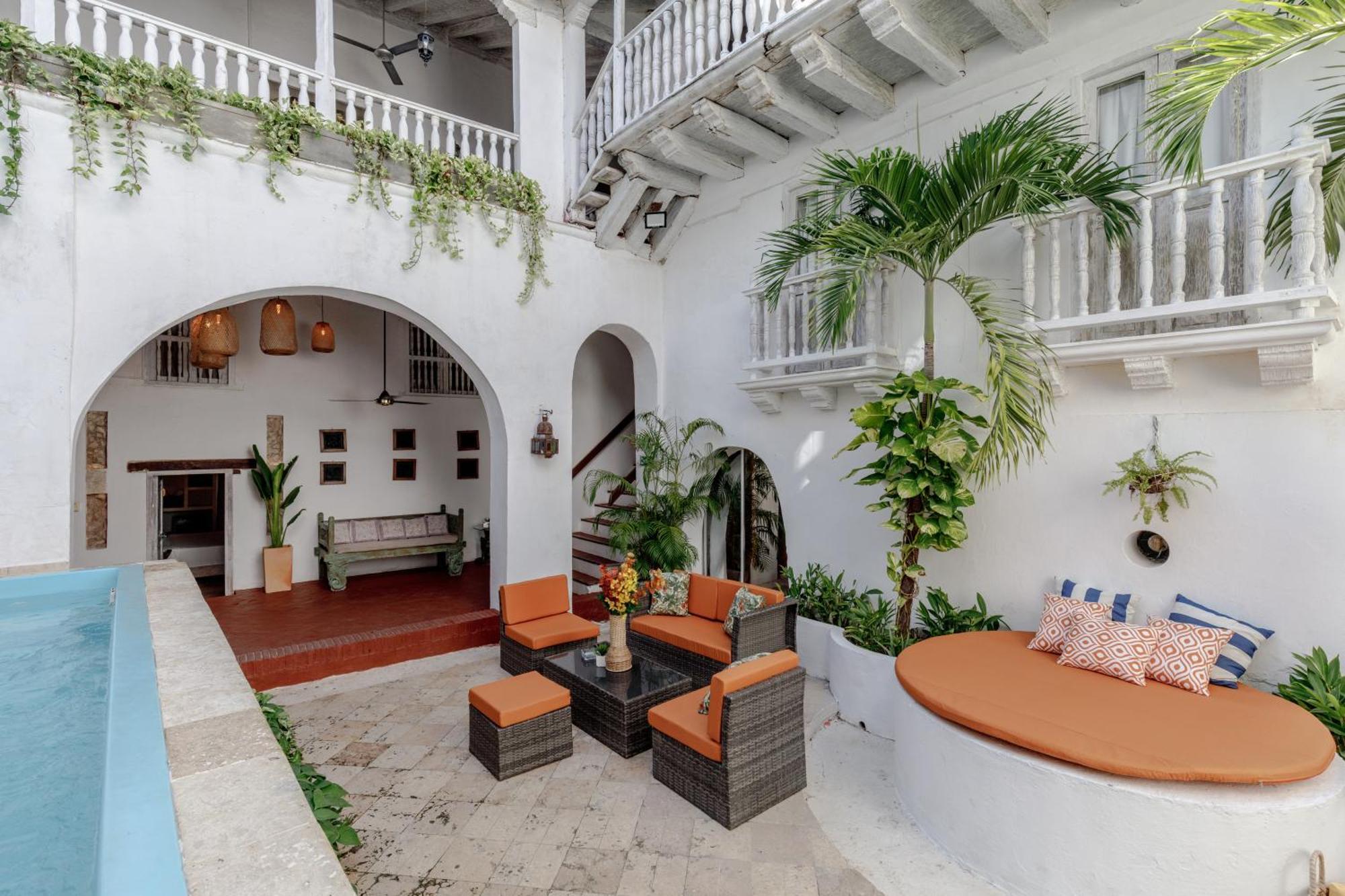 Hotel Bololá 3*